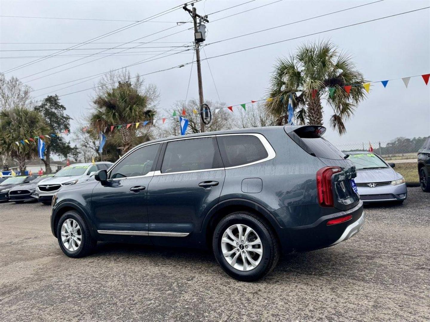 2020 Grey /Black Kia Telluride (5XYP24HC8LG) with an 3.8l V6 DI Dohc 3.8l engine, Automatic transmission, located at 745 East Steele Rd., West Columbia, SC, 29170, (803) 755-9148, 33.927212, -81.148483 - Photo#5
