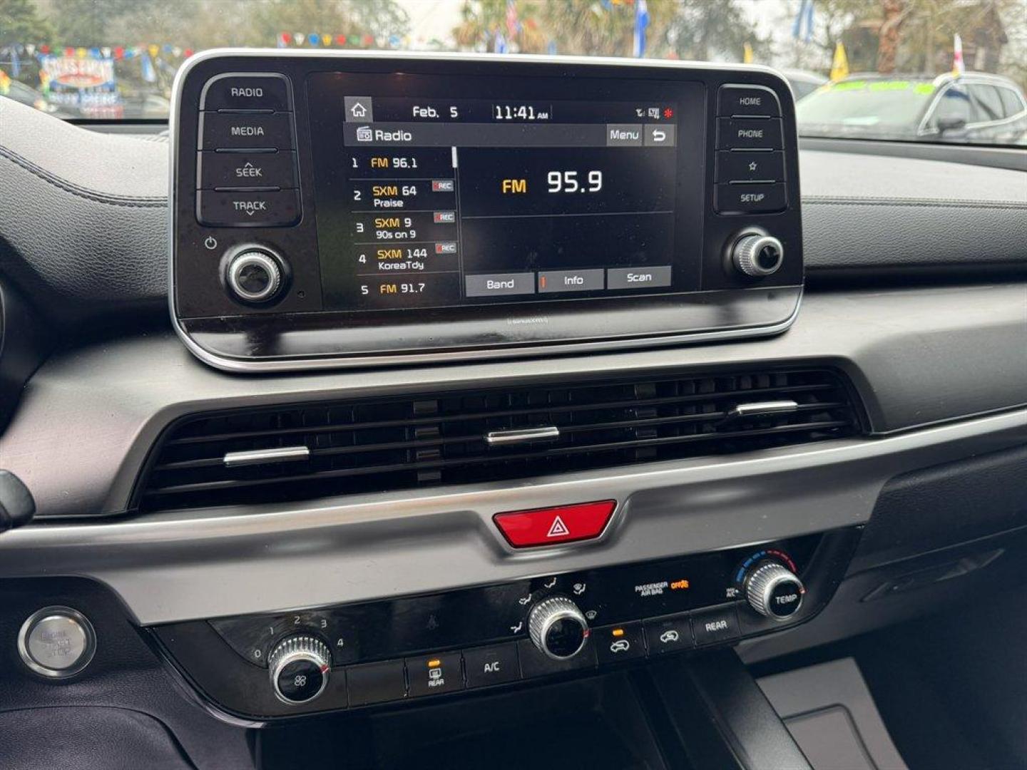 2020 Grey /Black Kia Telluride (5XYP24HC8LG) with an 3.8l V6 DI Dohc 3.8l engine, Automatic transmission, located at 745 East Steele Rd., West Columbia, SC, 29170, (803) 755-9148, 33.927212, -81.148483 - Photo#12