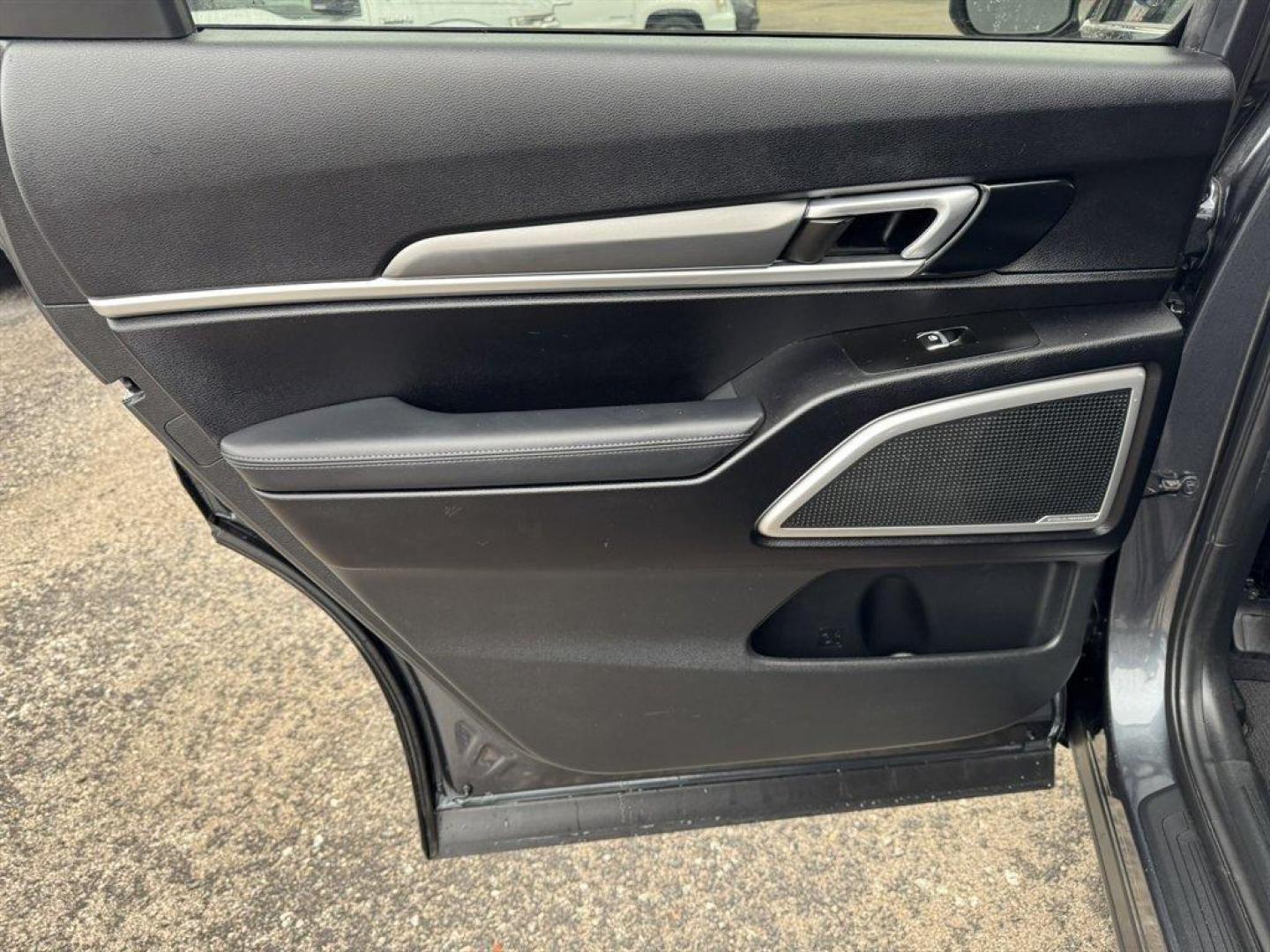 2020 Grey /Black Kia Telluride (5XYP24HC8LG) with an 3.8l V6 DI Dohc 3.8l engine, Automatic transmission, located at 745 East Steele Rd., West Columbia, SC, 29170, (803) 755-9148, 33.927212, -81.148483 - Photo#20