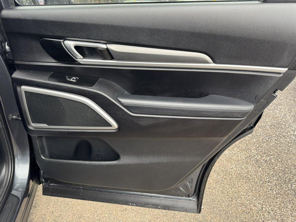 2020 Grey /Black Kia Telluride (5XYP24HC8LG) with an 3.8l V6 DI Dohc 3.8l engine, Automatic transmission, located at 745 East Steele Rd., West Columbia, SC, 29170, (803) 755-9148, 33.927212, -81.148483 - Photo#23