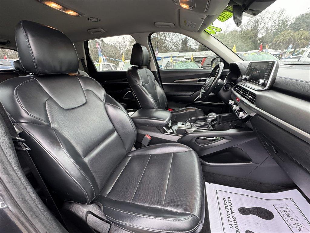 2020 Grey /Black Kia Telluride (5XYP24HC8LG) with an 3.8l V6 DI Dohc 3.8l engine, Automatic transmission, located at 745 East Steele Rd., West Columbia, SC, 29170, (803) 755-9148, 33.927212, -81.148483 - Photo#26