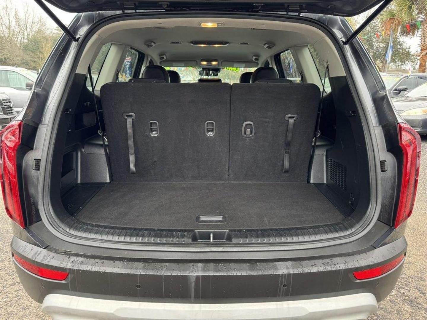 2020 Grey /Black Kia Telluride (5XYP24HC8LG) with an 3.8l V6 DI Dohc 3.8l engine, Automatic transmission, located at 745 East Steele Rd., West Columbia, SC, 29170, (803) 755-9148, 33.927212, -81.148483 - Photo#27