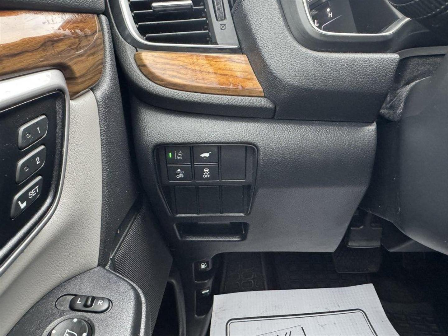 2018 Grey /Grey Honda CR-V (7FARW1H81JE) with an 1.5l I-4 DI Dohc T/C 1.5l engine, Automatic transmission, located at 745 East Steele Rd., West Columbia, SC, 29170, (803) 755-9148, 33.927212, -81.148483 - Photo#18