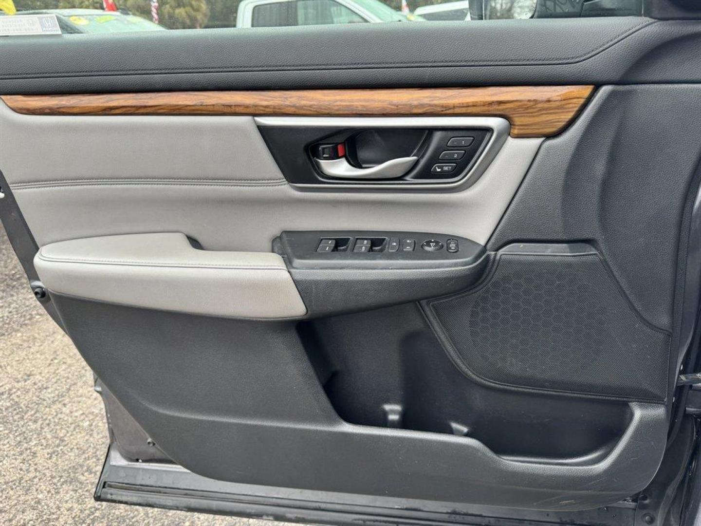 2018 Grey /Grey Honda CR-V (7FARW1H81JE) with an 1.5l I-4 DI Dohc T/C 1.5l engine, Automatic transmission, located at 745 East Steele Rd., West Columbia, SC, 29170, (803) 755-9148, 33.927212, -81.148483 - Photo#19