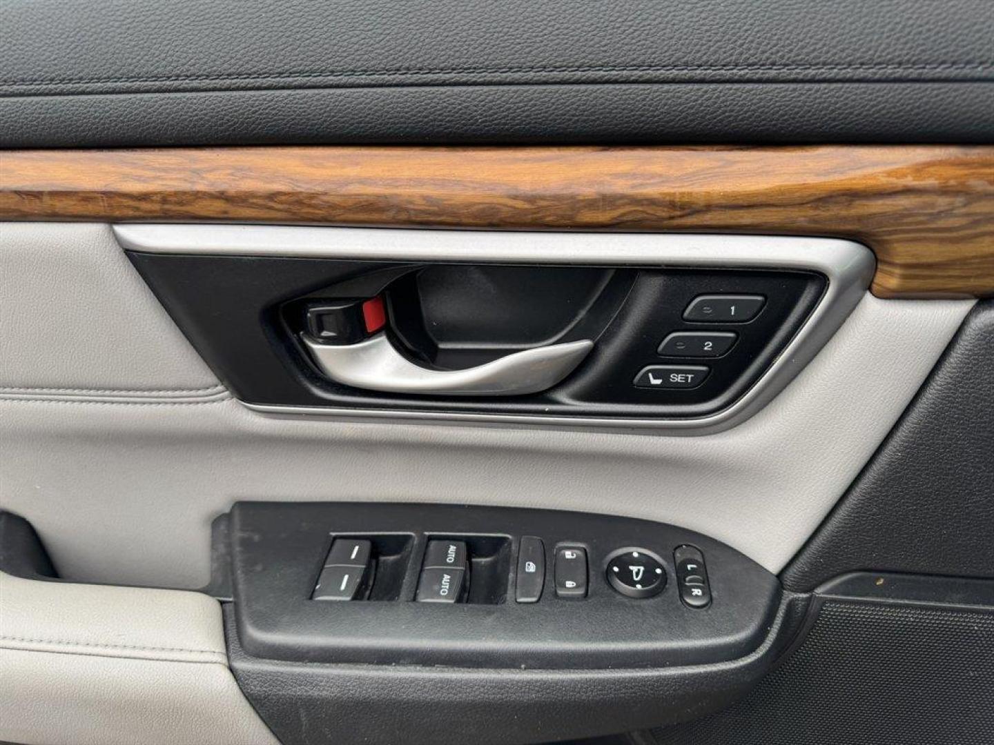 2018 Grey /Grey Honda CR-V (7FARW1H81JE) with an 1.5l I-4 DI Dohc T/C 1.5l engine, Automatic transmission, located at 745 East Steele Rd., West Columbia, SC, 29170, (803) 755-9148, 33.927212, -81.148483 - Photo#20