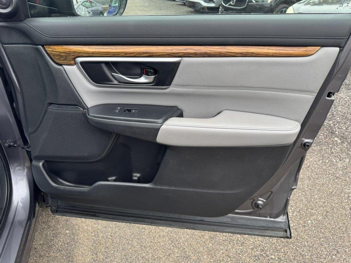 2018 Grey /Grey Honda CR-V (7FARW1H81JE) with an 1.5l I-4 DI Dohc T/C 1.5l engine, Automatic transmission, located at 745 East Steele Rd., West Columbia, SC, 29170, (803) 755-9148, 33.927212, -81.148483 - Photo#27