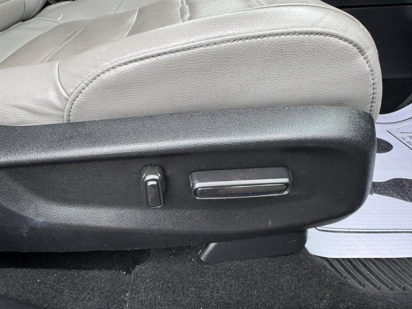 2018 Grey /Grey Honda CR-V (7FARW1H81JE) with an 1.5l I-4 DI Dohc T/C 1.5l engine, Automatic transmission, located at 745 East Steele Rd., West Columbia, SC, 29170, (803) 755-9148, 33.927212, -81.148483 - Photo#29