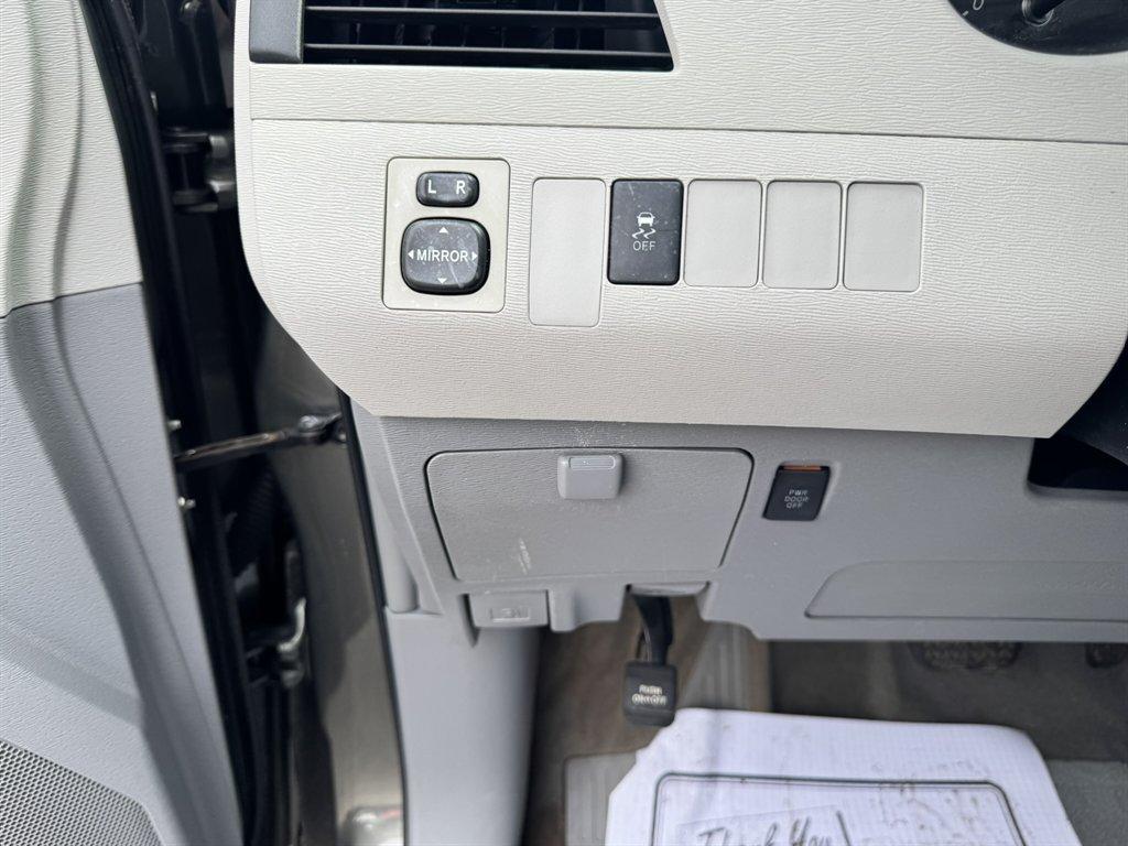 2013 Green /Grey Toyota Sienna (5TDKK3DC6DS) with an 3.5l V6 EFI Dohc 3.5l engine, Automatic transmission, located at 745 East Steele Rd., West Columbia, SC, 29170, (803) 755-9148, 33.927212, -81.148483 - Photo#15