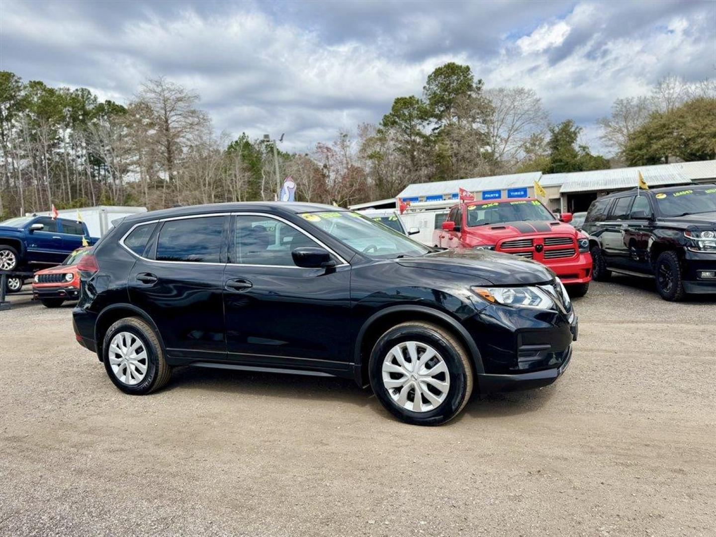 2018 Black /Black Nissan Rogue (JN8AT2MV6JW) with an 2.5l I-4 MPI Dohc 2.5l engine, Automatic transmission, located at 745 East Steele Rd., West Columbia, SC, 29170, (803) 755-9148, 33.927212, -81.148483 - Photo#2