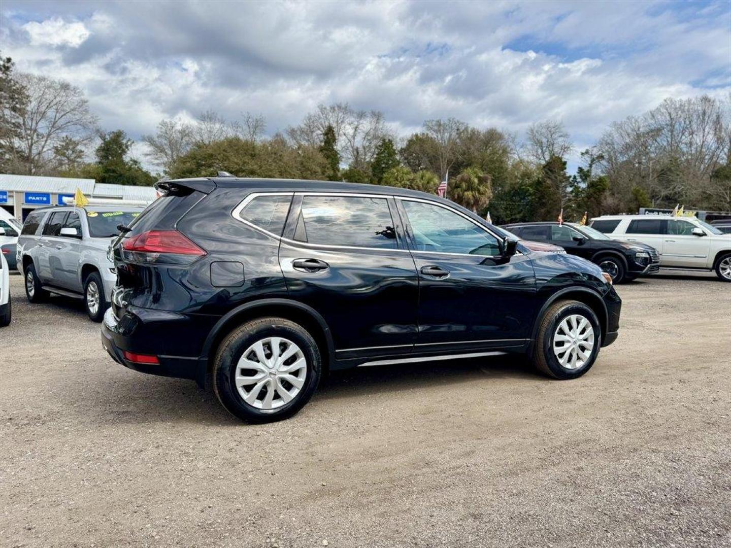 2018 Black /Black Nissan Rogue (JN8AT2MV6JW) with an 2.5l I-4 MPI Dohc 2.5l engine, Automatic transmission, located at 745 East Steele Rd., West Columbia, SC, 29170, (803) 755-9148, 33.927212, -81.148483 - Photo#5