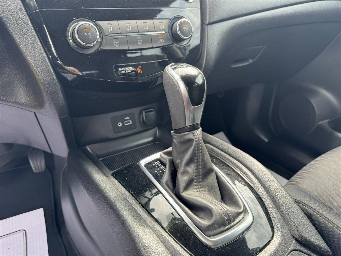 2018 Black /Black Nissan Rogue (JN8AT2MV6JW) with an 2.5l I-4 MPI Dohc 2.5l engine, Automatic transmission, located at 745 East Steele Rd., West Columbia, SC, 29170, (803) 755-9148, 33.927212, -81.148483 - Photo#14