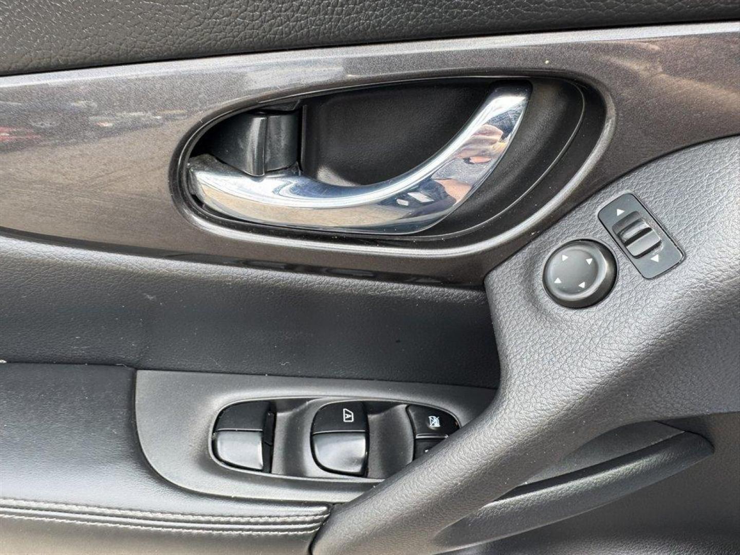 2018 Black /Black Nissan Rogue (JN8AT2MV6JW) with an 2.5l I-4 MPI Dohc 2.5l engine, Automatic transmission, located at 745 East Steele Rd., West Columbia, SC, 29170, (803) 755-9148, 33.927212, -81.148483 - Photo#17