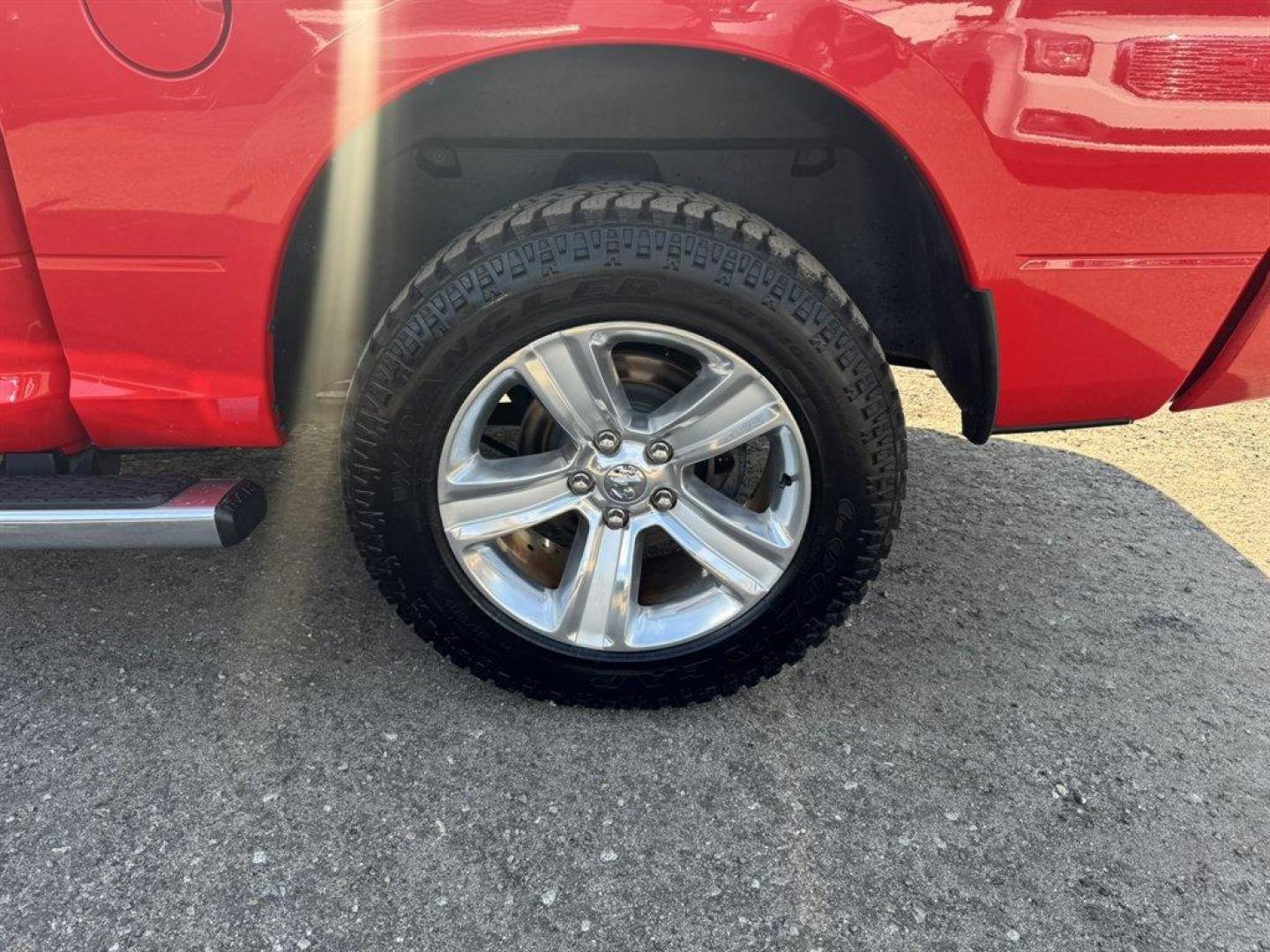 2016 Red /Black Ram 1500 (1C6RR7MT4GS) with an 5.7l V8 Smpi Hemi 5.7l engine, Automatic transmission, located at 745 East Steele Rd., West Columbia, SC, 29170, (803) 755-9148, 33.927212, -81.148483 - Photo#33
