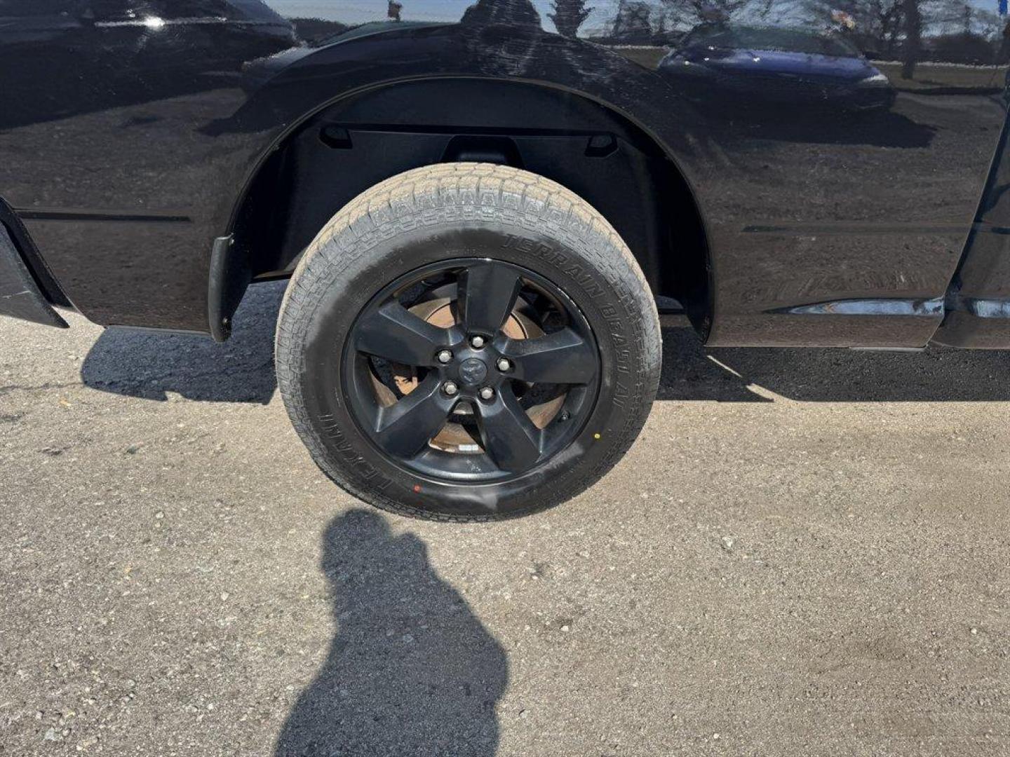 2014 Black /Black Ram 1500 (1C6RR7FT4ES) with an 5.7l V8 Smpi Hemi 5.7l engine, Automatic transmission, located at 745 East Steele Rd., West Columbia, SC, 29170, (803) 755-9148, 33.927212, -81.148483 - Photo#26