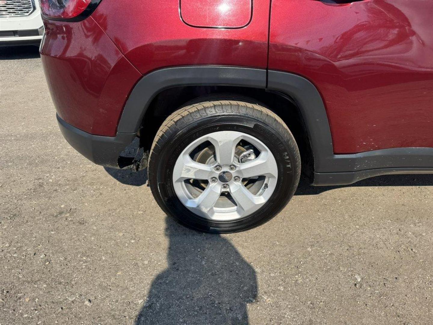 2021 Red /Black Jeep Compass (3C4NJCBB5MT) with an 2.4l I-4 MPI Sohc 2.4l engine, Automatic transmission, located at 745 East Steele Rd., West Columbia, SC, 29170, (803) 755-9148, 33.927212, -81.148483 - Photo#28