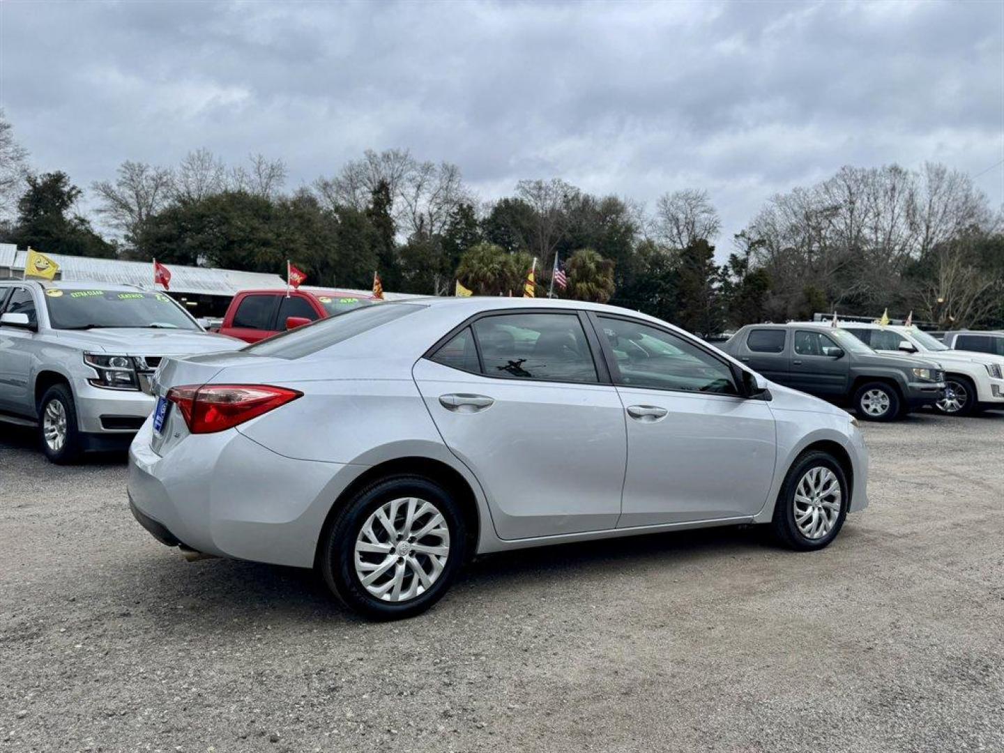 2018 Silver /Grey Toyota Corolla (5YFBURHE0JP) with an 1.8l I-4 EFI Dohc 1.8l engine, Automatic transmission, located at 745 East Steele Rd., West Columbia, SC, 29170, (803) 755-9148, 33.927212, -81.148483 - Photo#3