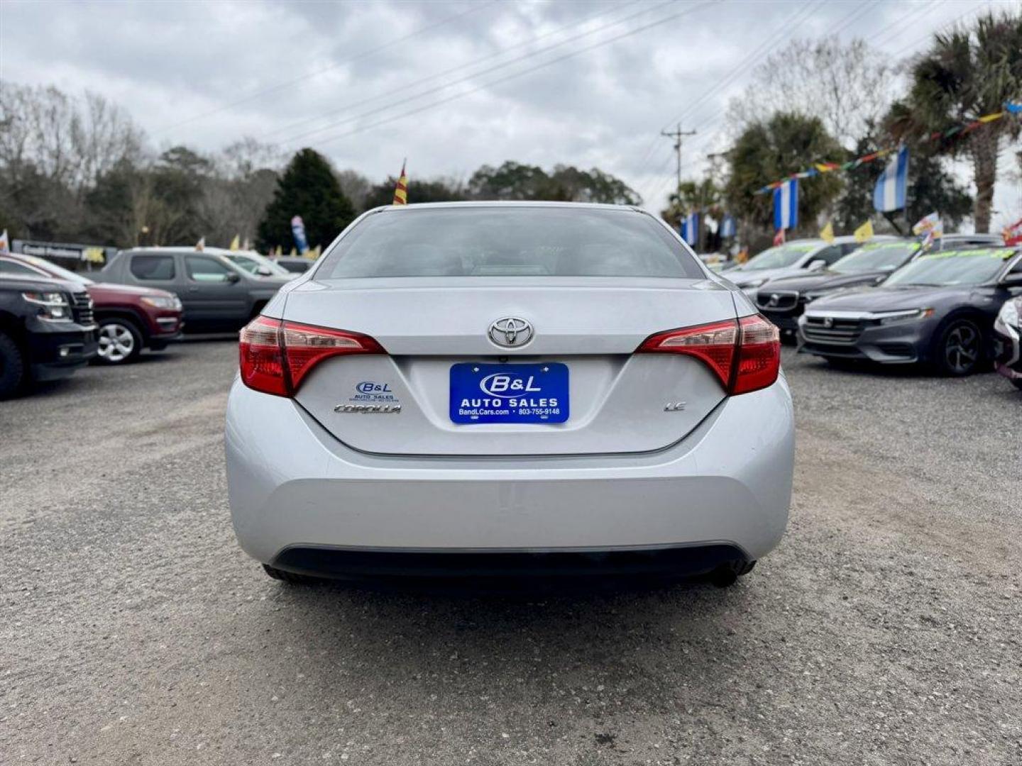 2018 Silver /Grey Toyota Corolla (5YFBURHE0JP) with an 1.8l I-4 EFI Dohc 1.8l engine, Automatic transmission, located at 745 East Steele Rd., West Columbia, SC, 29170, (803) 755-9148, 33.927212, -81.148483 - Photo#4