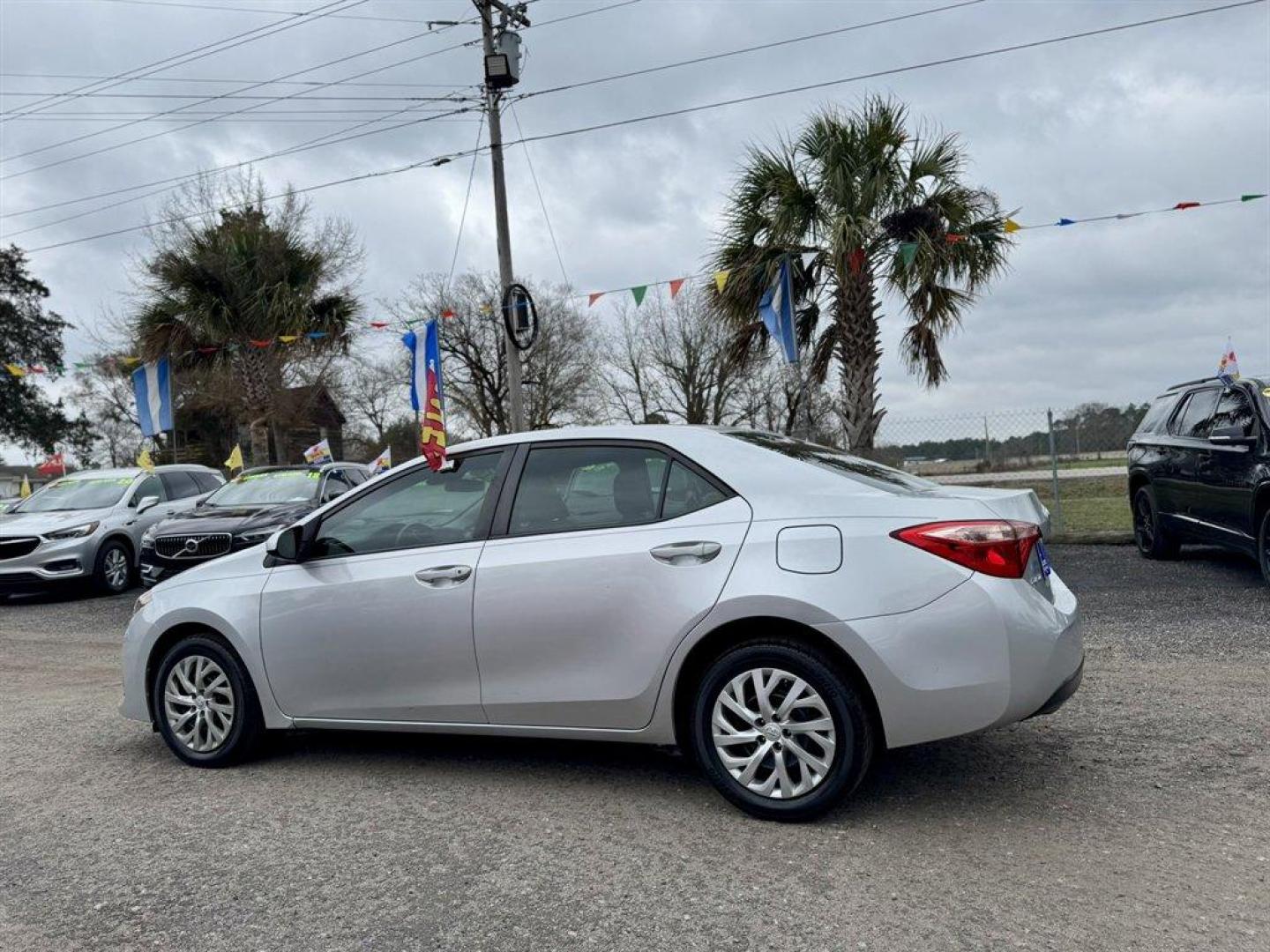 2018 Silver /Grey Toyota Corolla (5YFBURHE0JP) with an 1.8l I-4 EFI Dohc 1.8l engine, Automatic transmission, located at 745 East Steele Rd., West Columbia, SC, 29170, (803) 755-9148, 33.927212, -81.148483 - Photo#5
