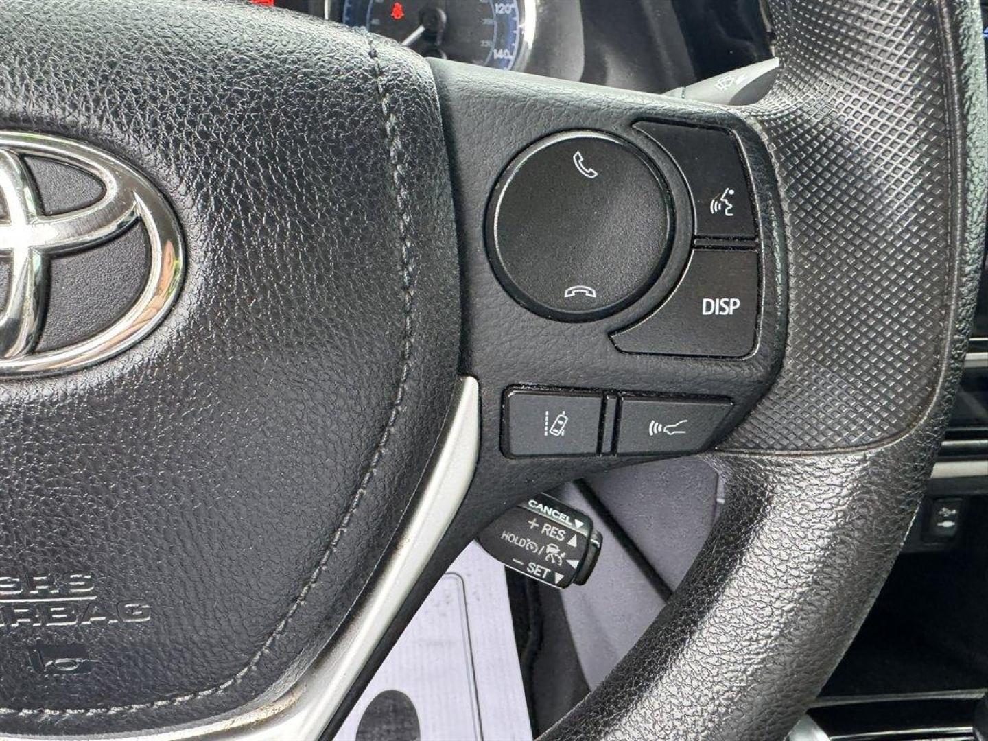 2018 Silver /Grey Toyota Corolla (5YFBURHE0JP) with an 1.8l I-4 EFI Dohc 1.8l engine, Automatic transmission, located at 745 East Steele Rd., West Columbia, SC, 29170, (803) 755-9148, 33.927212, -81.148483 - Photo#9