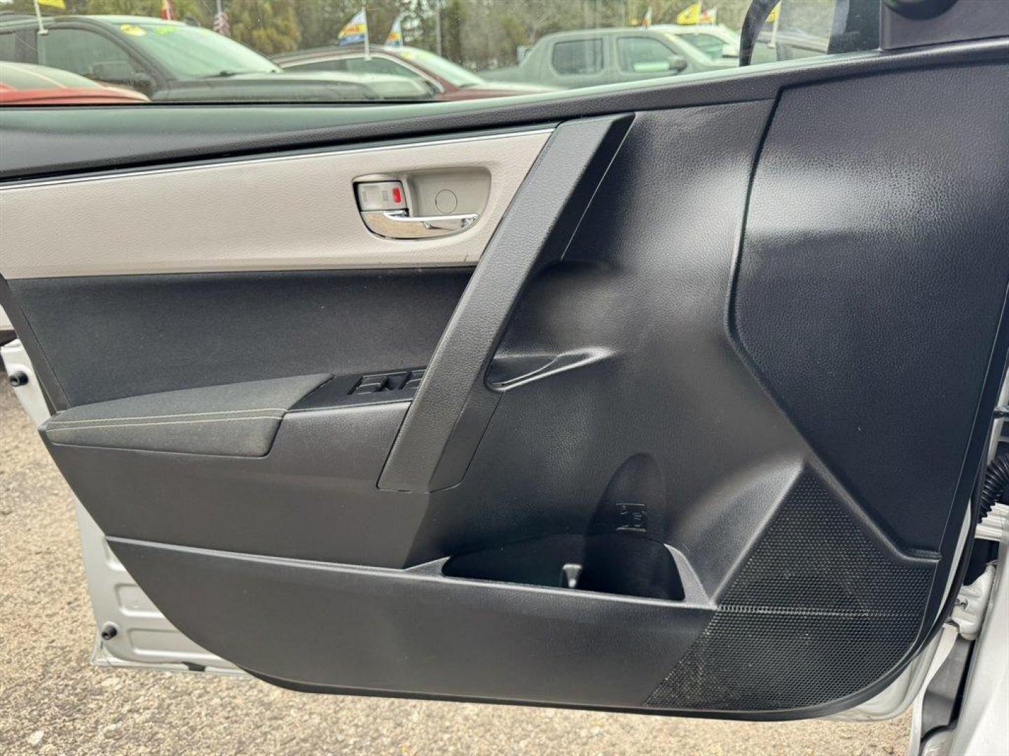 2018 Silver /Grey Toyota Corolla (5YFBURHE0JP) with an 1.8l I-4 EFI Dohc 1.8l engine, Automatic transmission, located at 745 East Steele Rd., West Columbia, SC, 29170, (803) 755-9148, 33.927212, -81.148483 - Photo#15