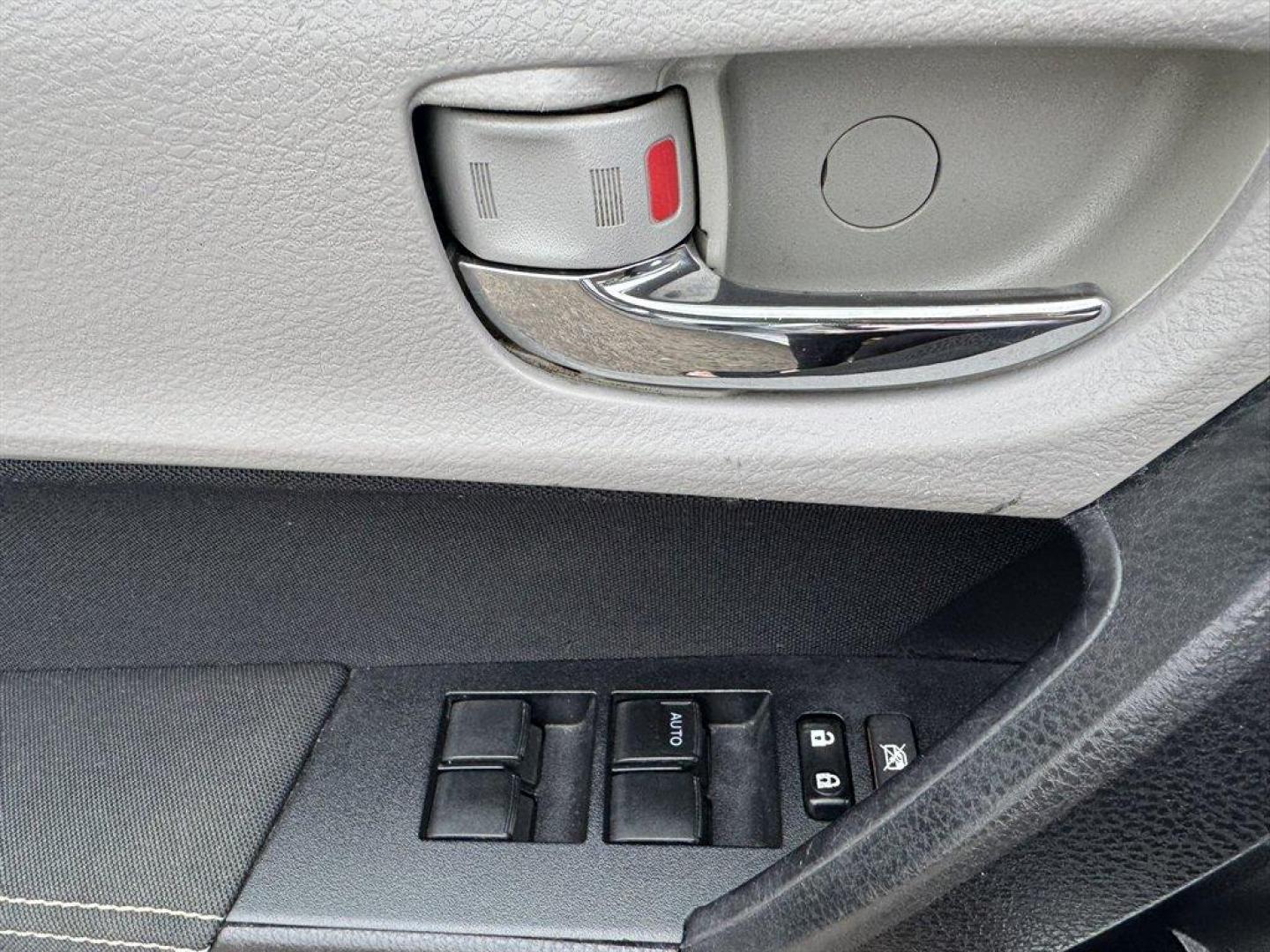 2018 Silver /Grey Toyota Corolla (5YFBURHE0JP) with an 1.8l I-4 EFI Dohc 1.8l engine, Automatic transmission, located at 745 East Steele Rd., West Columbia, SC, 29170, (803) 755-9148, 33.927212, -81.148483 - Photo#16