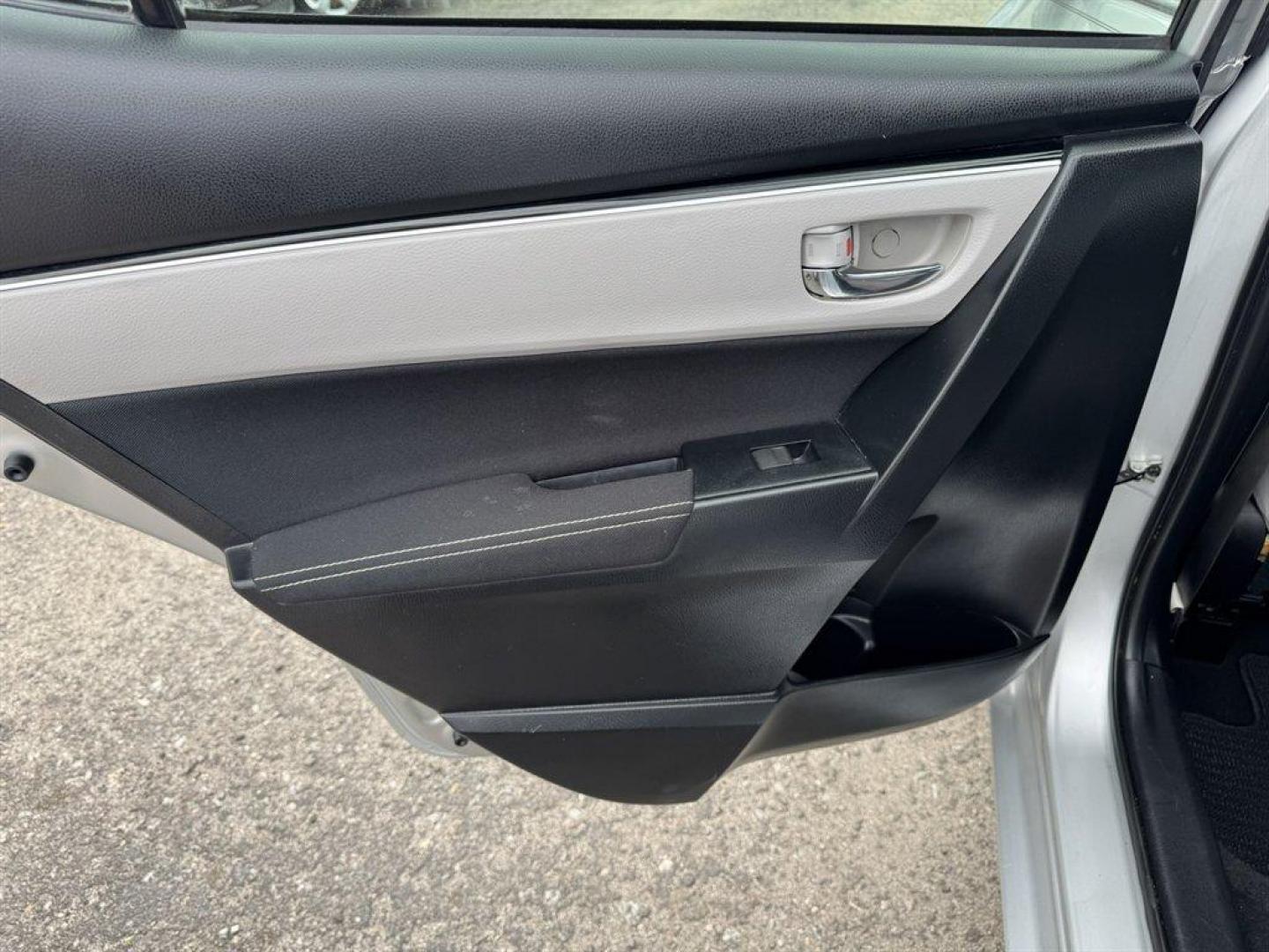 2018 Silver /Grey Toyota Corolla (5YFBURHE0JP) with an 1.8l I-4 EFI Dohc 1.8l engine, Automatic transmission, located at 745 East Steele Rd., West Columbia, SC, 29170, (803) 755-9148, 33.927212, -81.148483 - Photo#18