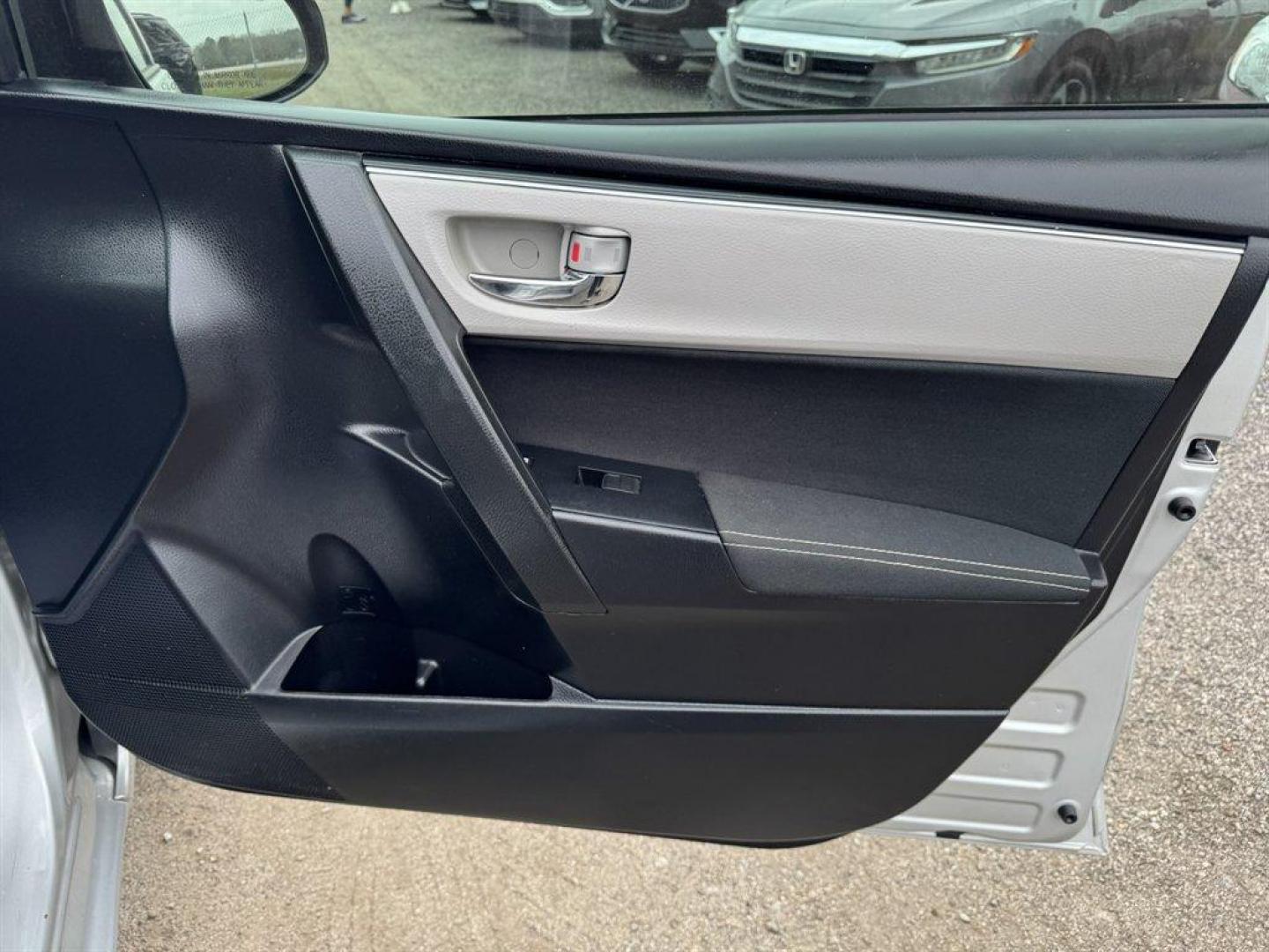 2018 Silver /Grey Toyota Corolla (5YFBURHE0JP) with an 1.8l I-4 EFI Dohc 1.8l engine, Automatic transmission, located at 745 East Steele Rd., West Columbia, SC, 29170, (803) 755-9148, 33.927212, -81.148483 - Photo#22