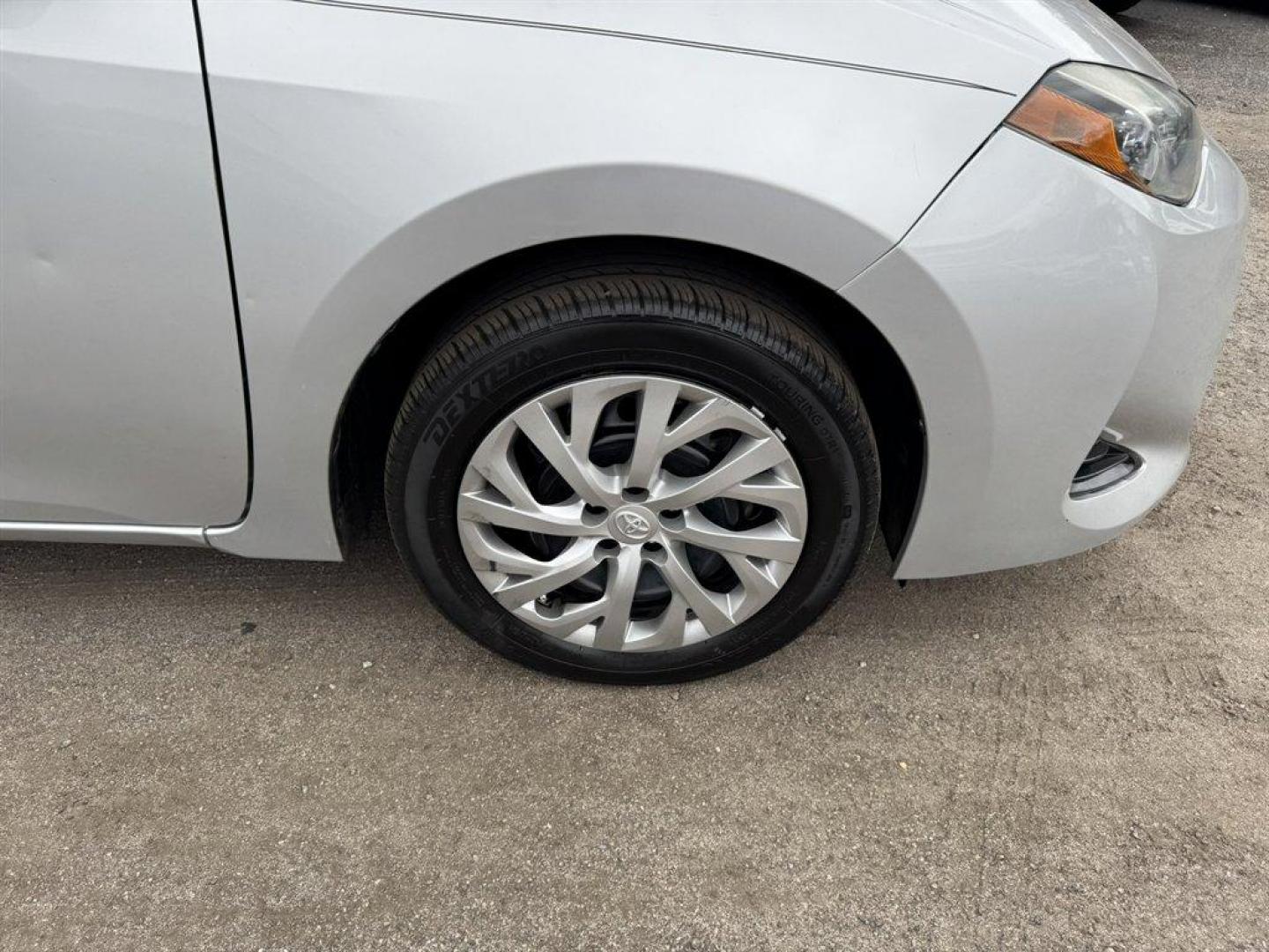 2018 Silver /Grey Toyota Corolla (5YFBURHE0JP) with an 1.8l I-4 EFI Dohc 1.8l engine, Automatic transmission, located at 745 East Steele Rd., West Columbia, SC, 29170, (803) 755-9148, 33.927212, -81.148483 - Photo#25