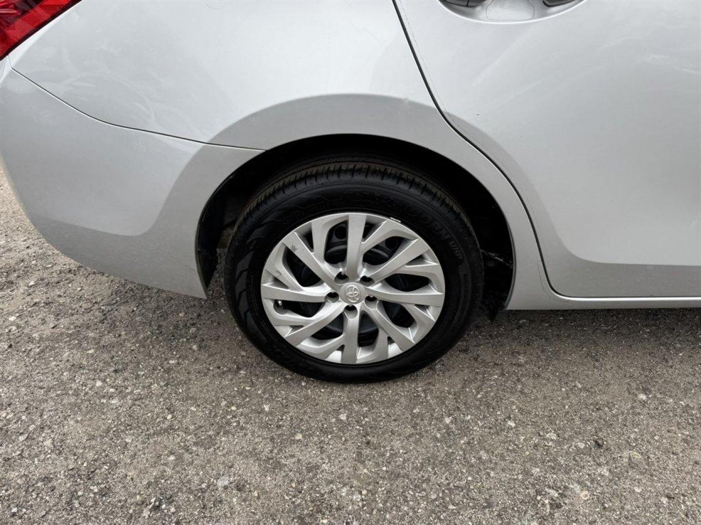 2018 Silver /Grey Toyota Corolla (5YFBURHE0JP) with an 1.8l I-4 EFI Dohc 1.8l engine, Automatic transmission, located at 745 East Steele Rd., West Columbia, SC, 29170, (803) 755-9148, 33.927212, -81.148483 - Photo#26