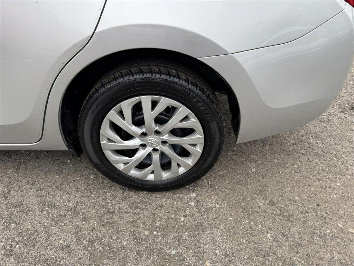 2018 Silver /Grey Toyota Corolla (5YFBURHE0JP) with an 1.8l I-4 EFI Dohc 1.8l engine, Automatic transmission, located at 745 East Steele Rd., West Columbia, SC, 29170, (803) 755-9148, 33.927212, -81.148483 - Photo#27