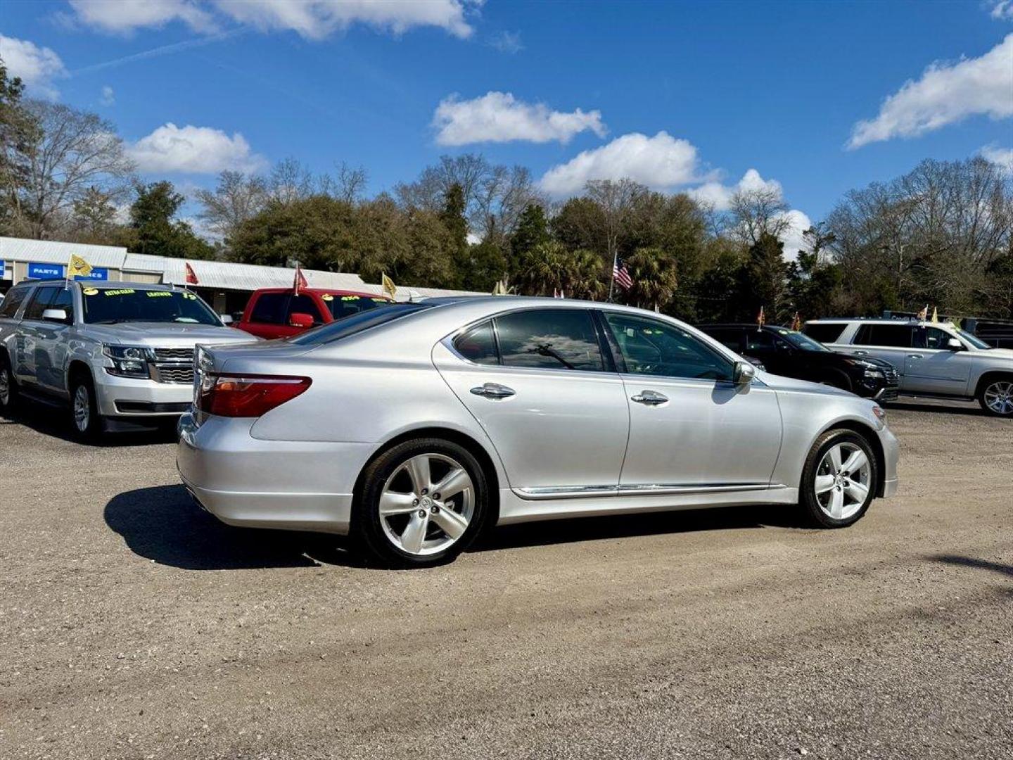 2010 Silver /Black Lexus LS 460 (JTHBL5EF4A5) with an 4.6l V8 SFI Dohc VVT-I 4. engine, Automatic transmission, located at 745 East Steele Rd., West Columbia, SC, 29170, (803) 755-9148, 33.927212, -81.148483 - Photo#3