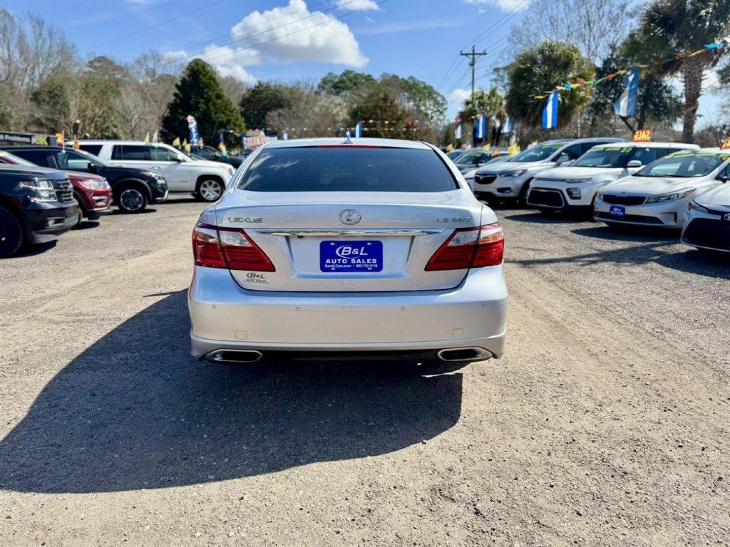 2010 Silver /Black Lexus LS 460 (JTHBL5EF4A5) with an 4.6l V8 SFI Dohc VVT-I 4. engine, Automatic transmission, located at 745 East Steele Rd., West Columbia, SC, 29170, (803) 755-9148, 33.927212, -81.148483 - Photo#4