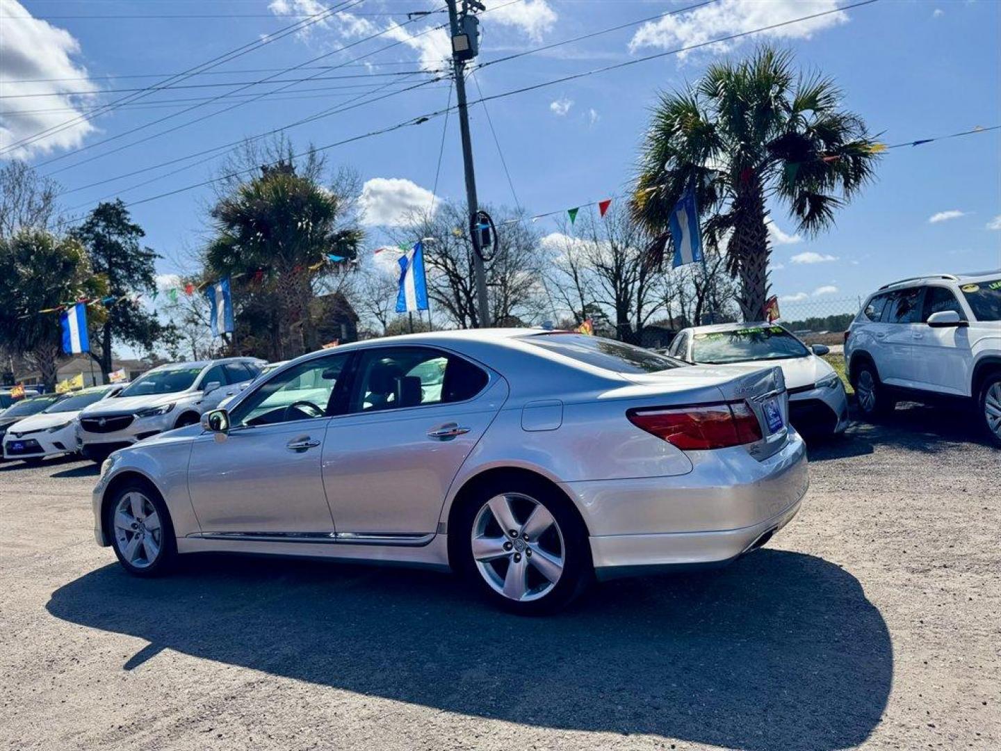 2010 Silver /Black Lexus LS 460 (JTHBL5EF4A5) with an 4.6l V8 SFI Dohc VVT-I 4. engine, Automatic transmission, located at 745 East Steele Rd., West Columbia, SC, 29170, (803) 755-9148, 33.927212, -81.148483 - Photo#5