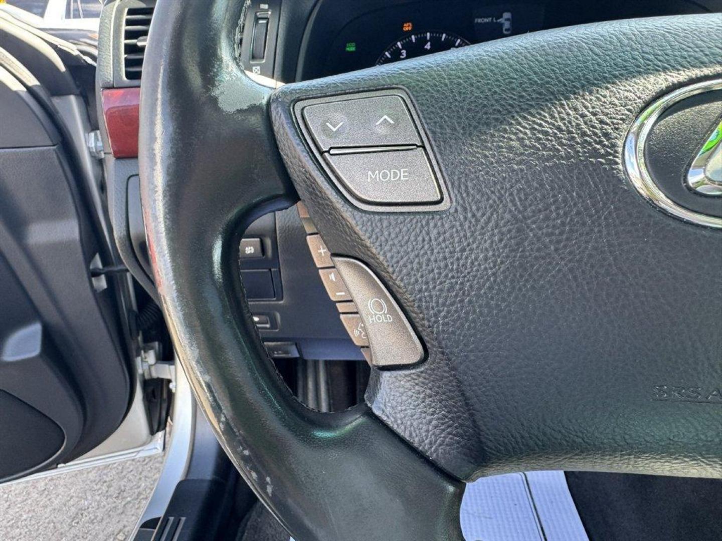 2010 Silver /Black Lexus LS 460 (JTHBL5EF4A5) with an 4.6l V8 SFI Dohc VVT-I 4. engine, Automatic transmission, located at 745 East Steele Rd., West Columbia, SC, 29170, (803) 755-9148, 33.927212, -81.148483 - Photo#8