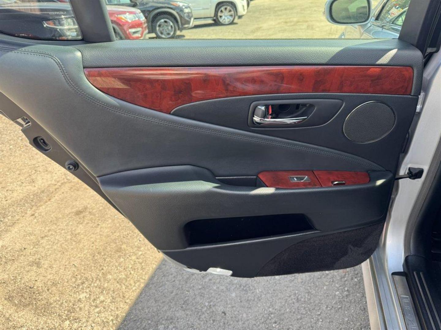 2010 Silver /Black Lexus LS 460 (JTHBL5EF4A5) with an 4.6l V8 SFI Dohc VVT-I 4. engine, Automatic transmission, located at 745 East Steele Rd., West Columbia, SC, 29170, (803) 755-9148, 33.927212, -81.148483 - Photo#23