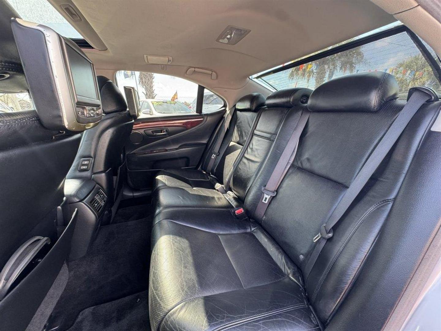 2010 Silver /Black Lexus LS 460 (JTHBL5EF4A5) with an 4.6l V8 SFI Dohc VVT-I 4. engine, Automatic transmission, located at 745 East Steele Rd., West Columbia, SC, 29170, (803) 755-9148, 33.927212, -81.148483 - Photo#24