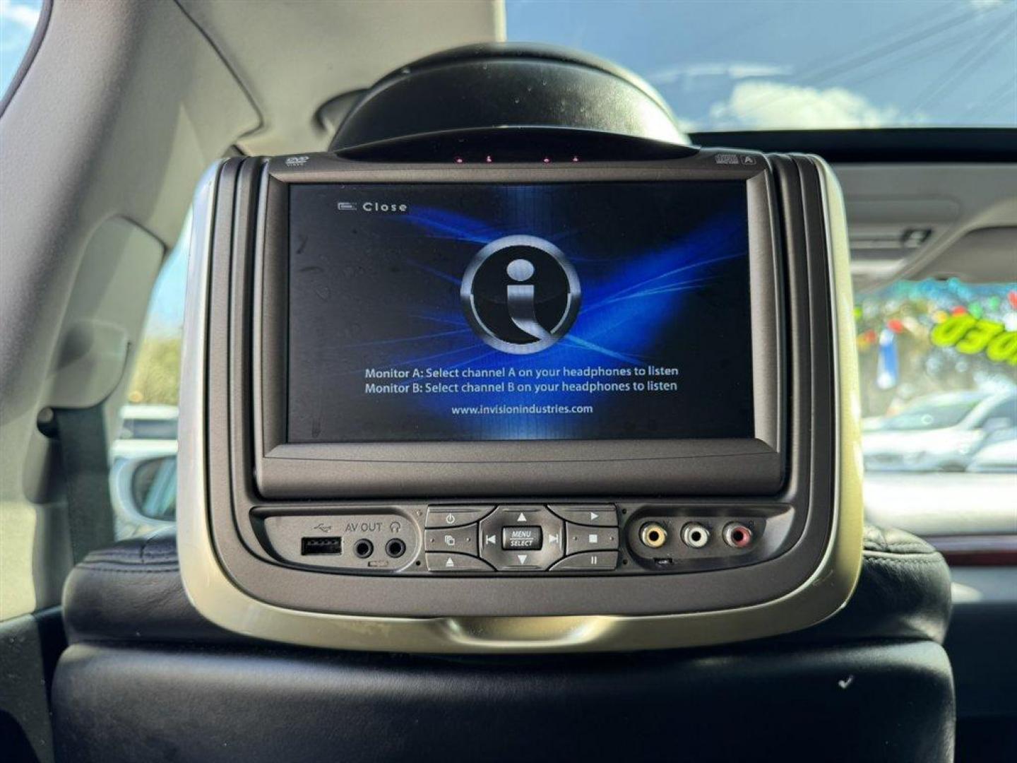 2010 Silver /Black Lexus LS 460 (JTHBL5EF4A5) with an 4.6l V8 SFI Dohc VVT-I 4. engine, Automatic transmission, located at 745 East Steele Rd., West Columbia, SC, 29170, (803) 755-9148, 33.927212, -81.148483 - Photo#25