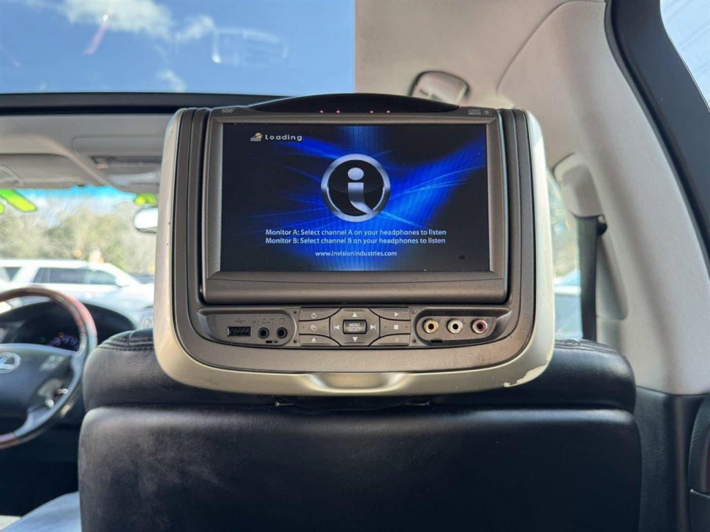 2010 Silver /Black Lexus LS 460 (JTHBL5EF4A5) with an 4.6l V8 SFI Dohc VVT-I 4. engine, Automatic transmission, located at 745 East Steele Rd., West Columbia, SC, 29170, (803) 755-9148, 33.927212, -81.148483 - Photo#28