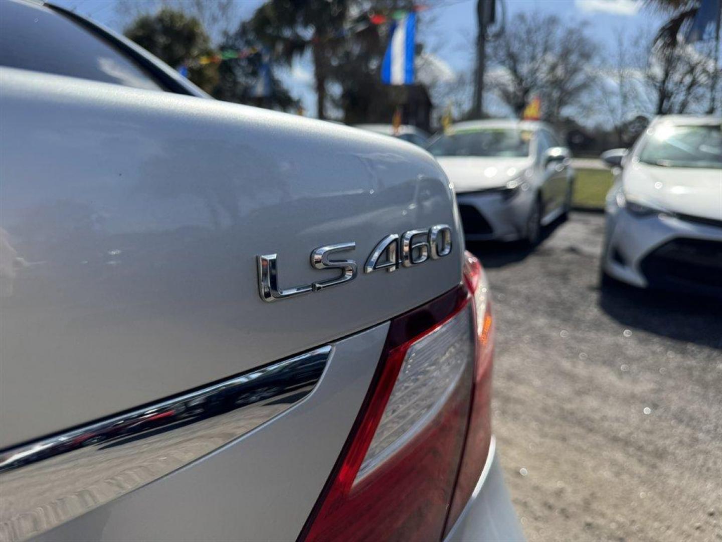 2010 Silver /Black Lexus LS 460 (JTHBL5EF4A5) with an 4.6l V8 SFI Dohc VVT-I 4. engine, Automatic transmission, located at 745 East Steele Rd., West Columbia, SC, 29170, (803) 755-9148, 33.927212, -81.148483 - Photo#32