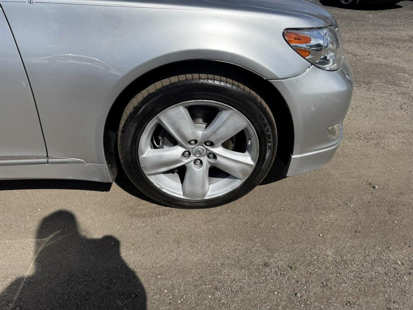 2010 Silver /Black Lexus LS 460 (JTHBL5EF4A5) with an 4.6l V8 SFI Dohc VVT-I 4. engine, Automatic transmission, located at 745 East Steele Rd., West Columbia, SC, 29170, (803) 755-9148, 33.927212, -81.148483 - Photo#33