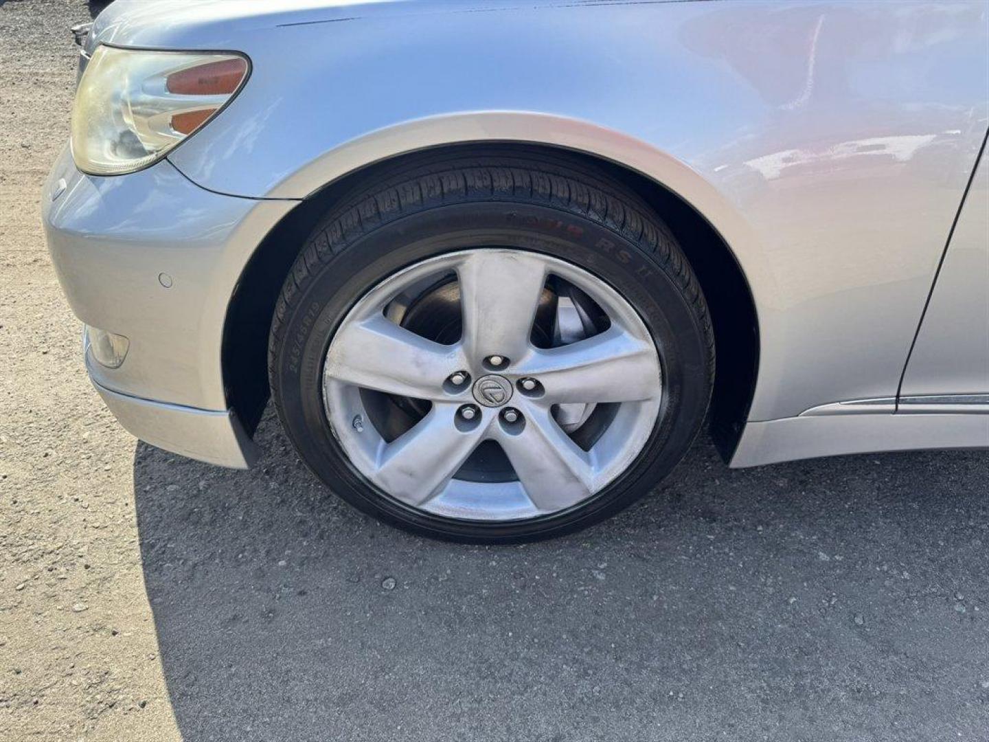2010 Silver /Black Lexus LS 460 (JTHBL5EF4A5) with an 4.6l V8 SFI Dohc VVT-I 4. engine, Automatic transmission, located at 745 East Steele Rd., West Columbia, SC, 29170, (803) 755-9148, 33.927212, -81.148483 - Photo#36