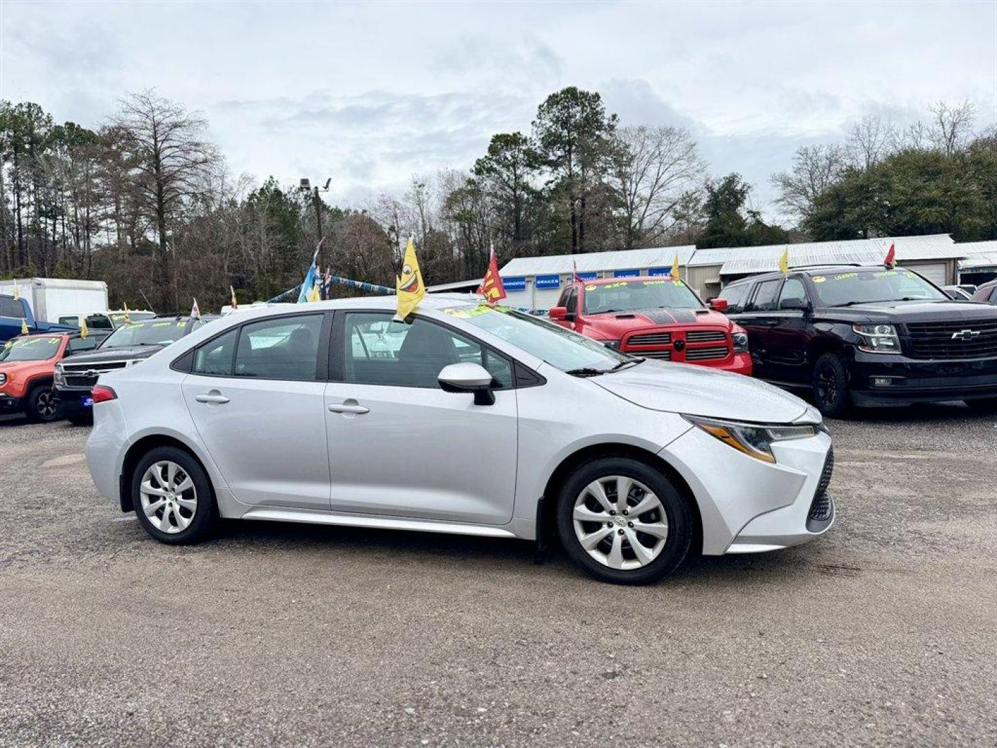 2021 Silver /Grey Toyota Corolla (5YFEPMAE3MP) with an 1.8l I-4 MPI Dohc 1.8l engine, Automatic transmission, located at 745 East Steele Rd., West Columbia, SC, 29170, (803) 755-9148, 33.927212, -81.148483 - Photo#2