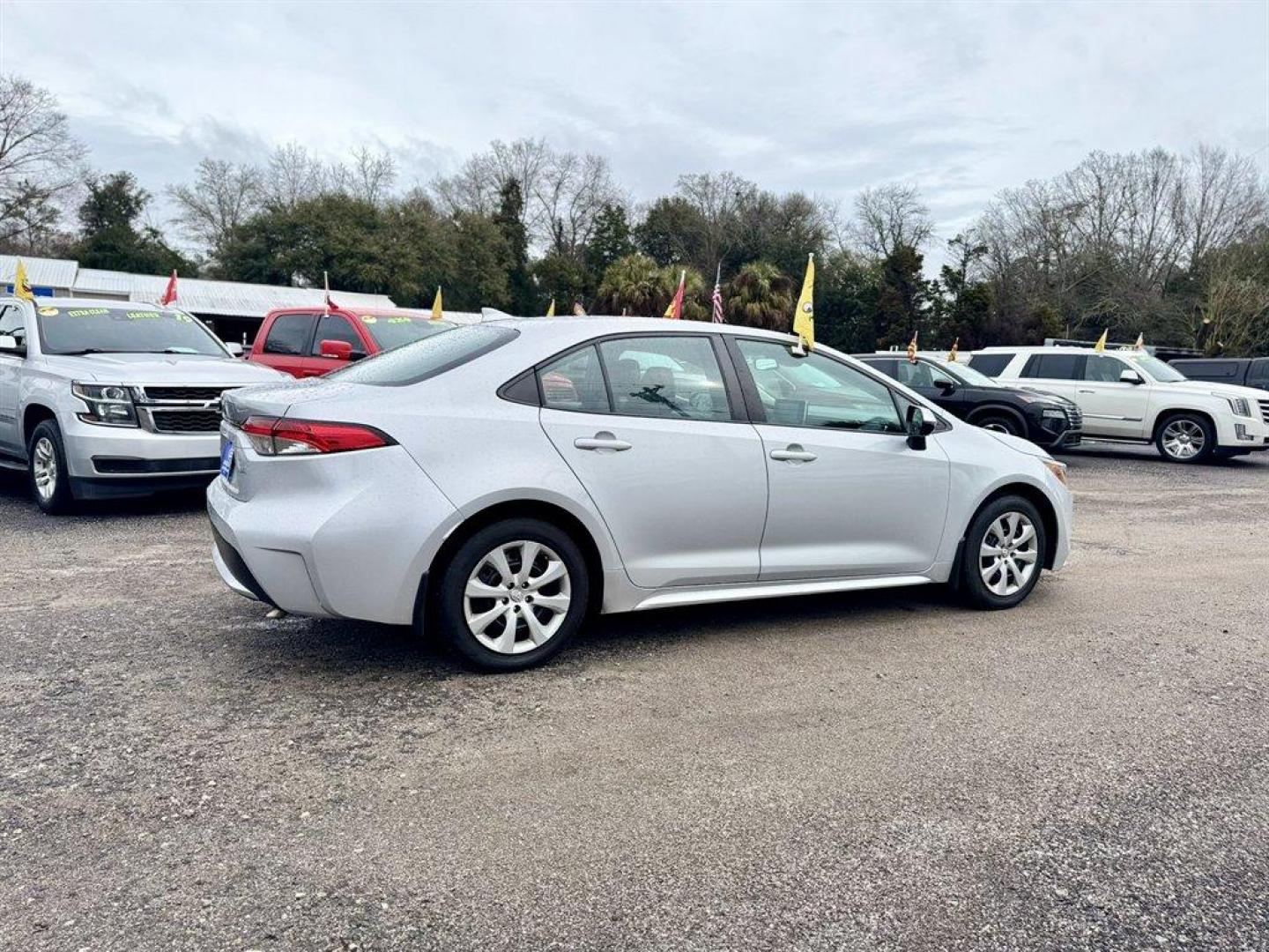 2021 Silver /Grey Toyota Corolla (5YFEPMAE3MP) with an 1.8l I-4 MPI Dohc 1.8l engine, Automatic transmission, located at 745 East Steele Rd., West Columbia, SC, 29170, (803) 755-9148, 33.927212, -81.148483 - Photo#3