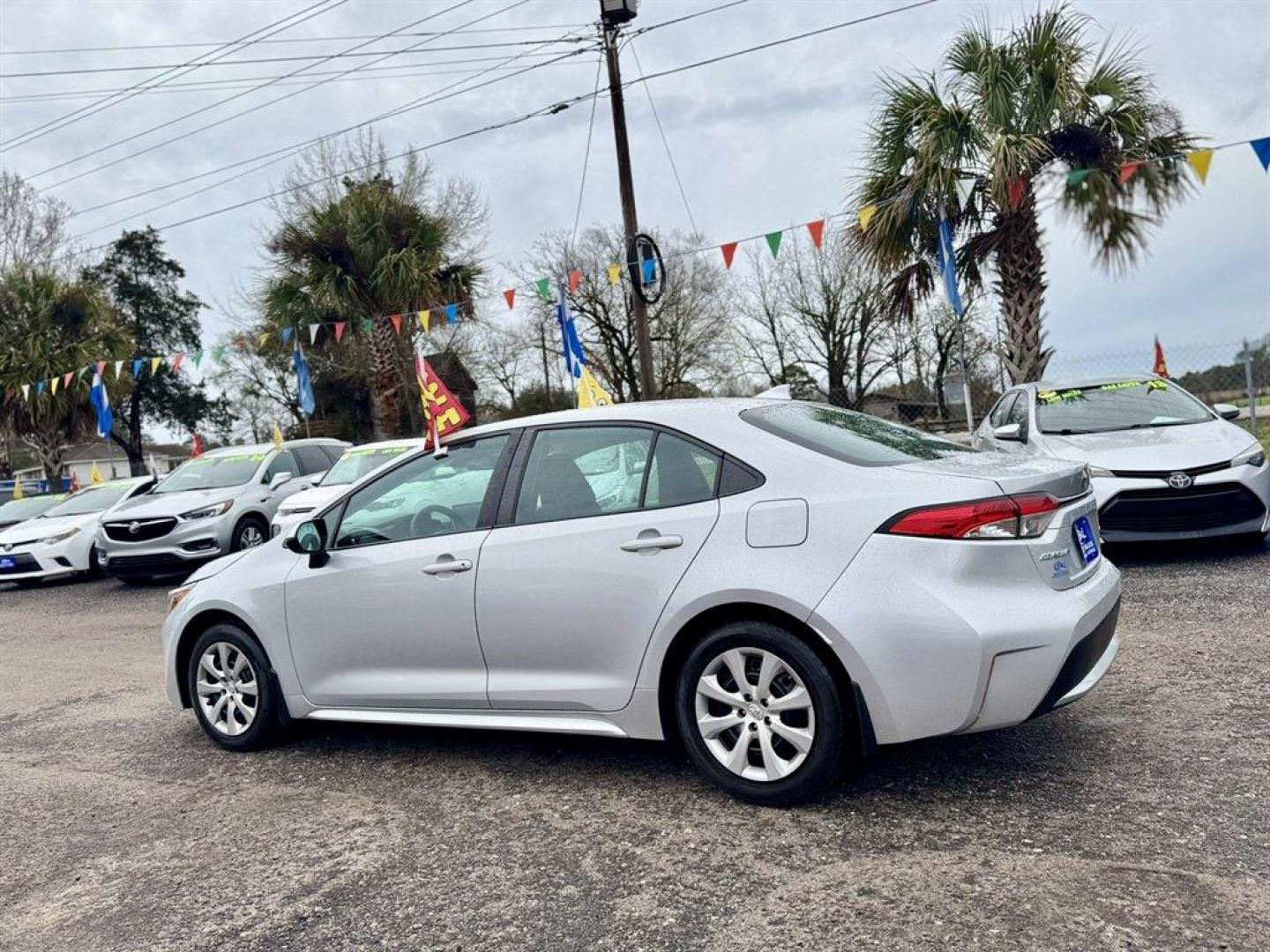 2021 Silver /Grey Toyota Corolla (5YFEPMAE3MP) with an 1.8l I-4 MPI Dohc 1.8l engine, Automatic transmission, located at 745 East Steele Rd., West Columbia, SC, 29170, (803) 755-9148, 33.927212, -81.148483 - Photo#5