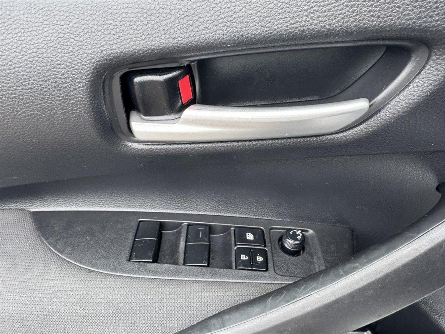 2021 Silver /Grey Toyota Corolla (5YFEPMAE3MP) with an 1.8l I-4 MPI Dohc 1.8l engine, Automatic transmission, located at 745 East Steele Rd., West Columbia, SC, 29170, (803) 755-9148, 33.927212, -81.148483 - Photo#17