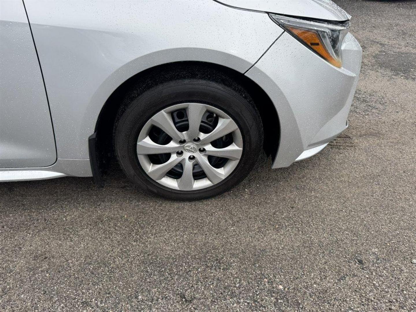 2021 Silver /Grey Toyota Corolla (5YFEPMAE3MP) with an 1.8l I-4 MPI Dohc 1.8l engine, Automatic transmission, located at 745 East Steele Rd., West Columbia, SC, 29170, (803) 755-9148, 33.927212, -81.148483 - Photo#26