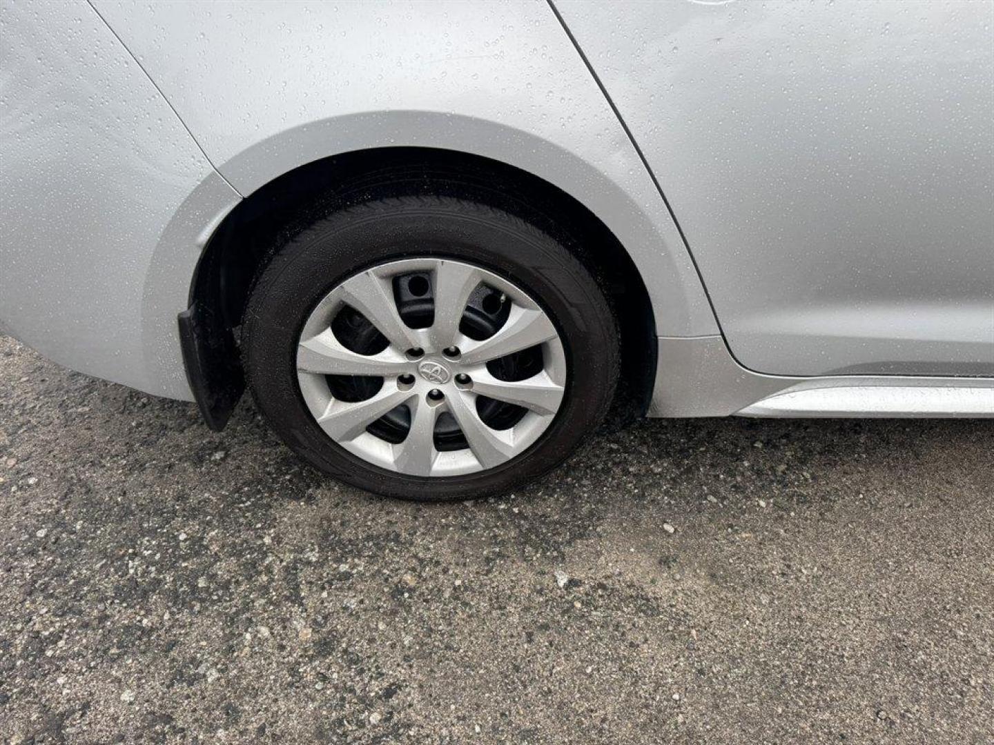 2021 Silver /Grey Toyota Corolla (5YFEPMAE3MP) with an 1.8l I-4 MPI Dohc 1.8l engine, Automatic transmission, located at 745 East Steele Rd., West Columbia, SC, 29170, (803) 755-9148, 33.927212, -81.148483 - Photo#27