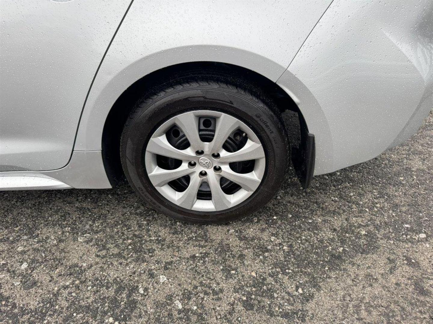 2021 Silver /Grey Toyota Corolla (5YFEPMAE3MP) with an 1.8l I-4 MPI Dohc 1.8l engine, Automatic transmission, located at 745 East Steele Rd., West Columbia, SC, 29170, (803) 755-9148, 33.927212, -81.148483 - Photo#28