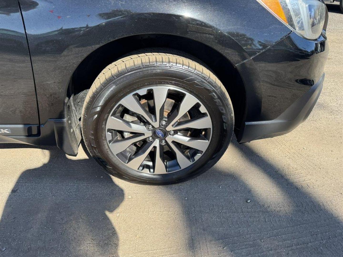 2017 Black /Tan Subaru Outback (4S4BSANC1H3) with an 2.5l H-4 MPI Sohc 2.5l engine, Automatic transmission, located at 745 East Steele Rd., West Columbia, SC, 29170, (803) 755-9148, 33.927212, -81.148483 - Photo#32