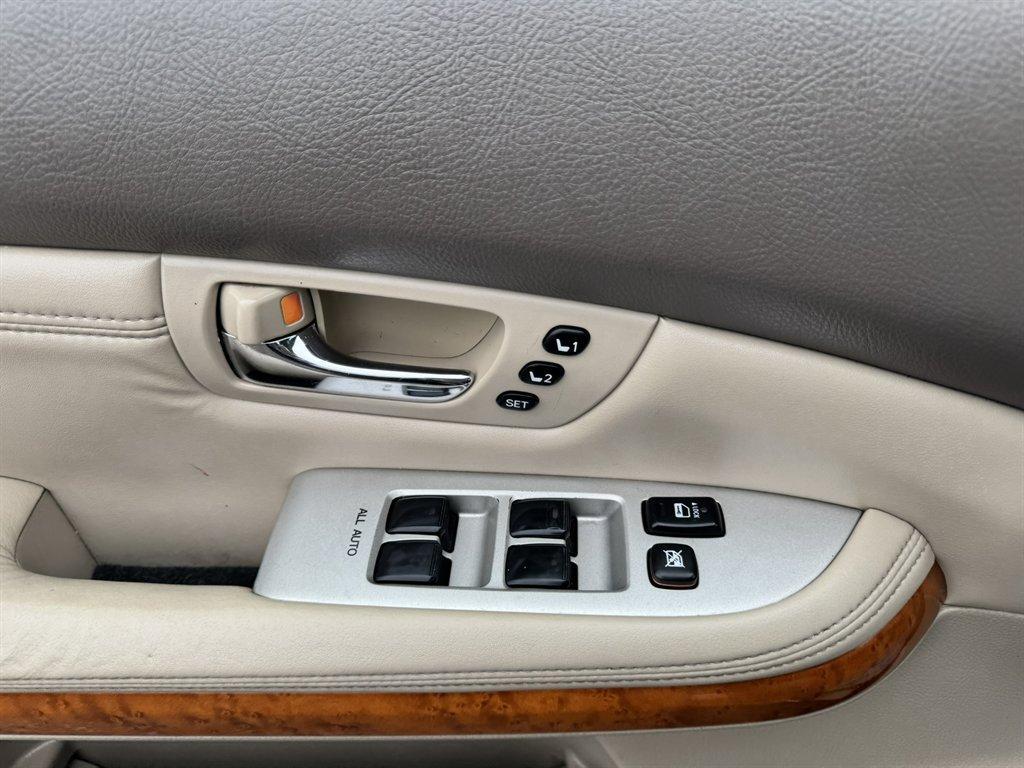 2009 Black /Beige Lexus RX 350 (2T2HK31U39C) with an 3.5l V6 SFI Dohc 3.5l engine, Automatic transmission, located at 745 East Steele Rd., West Columbia, SC, 29170, (803) 755-9148, 33.927212, -81.148483 - Photo#17